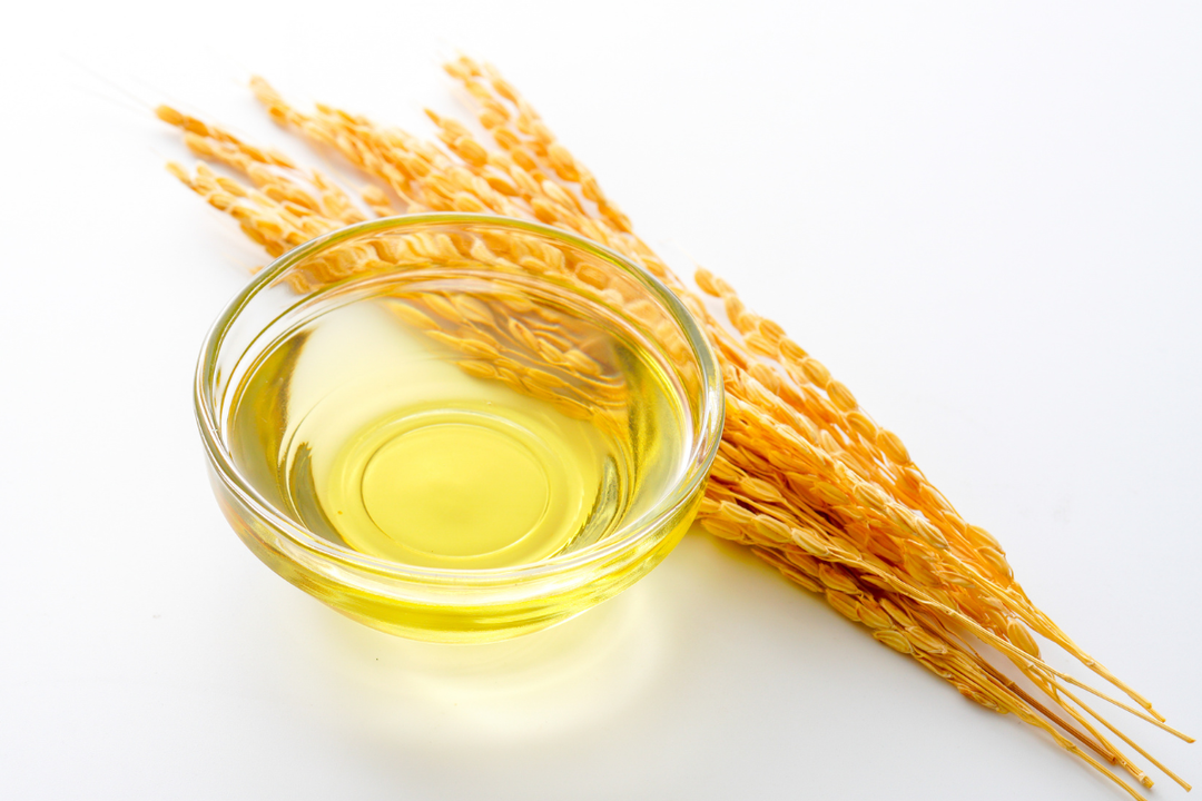 Crusca di riso e olio vegetale impiegato in cosmetica