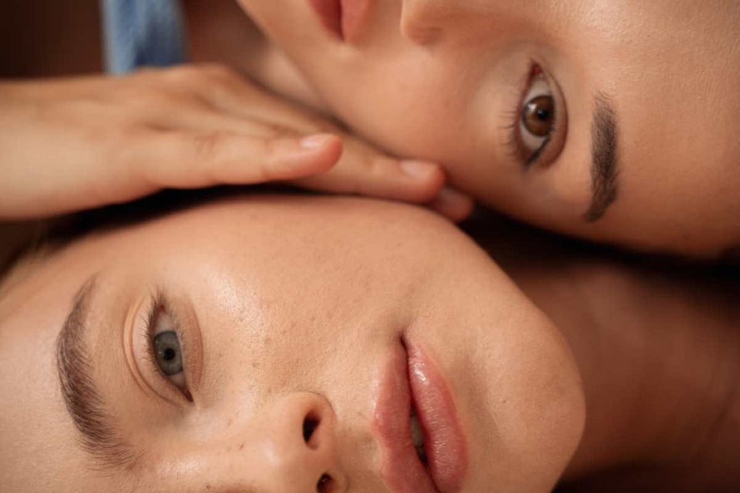 Viso femminile con espressione distesa, riferimento alla neurocosmetica